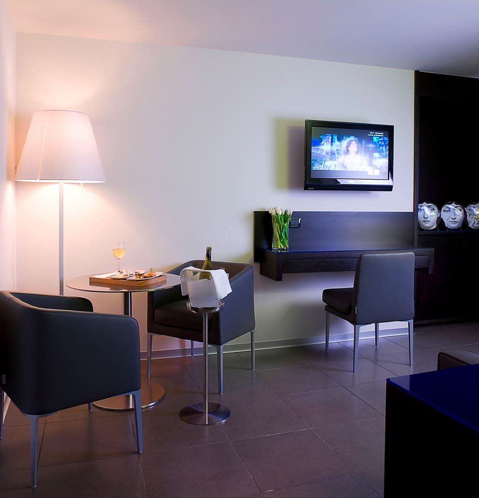 Zona living di una camera di Suite Valadier